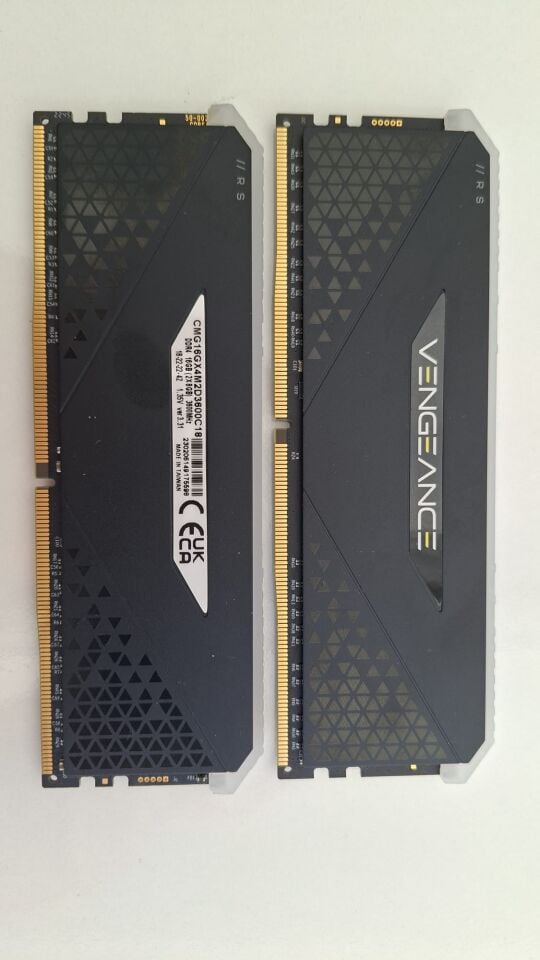 VENGEANCE RGB RS 16GB (2x8GB) DDR4 3600MT/s CL18 RAM