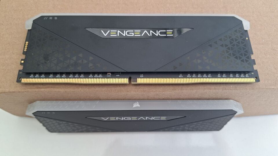 VENGEANCE RGB RS 16GB (2x8GB) DDR4 3600MT/s CL18 RAM