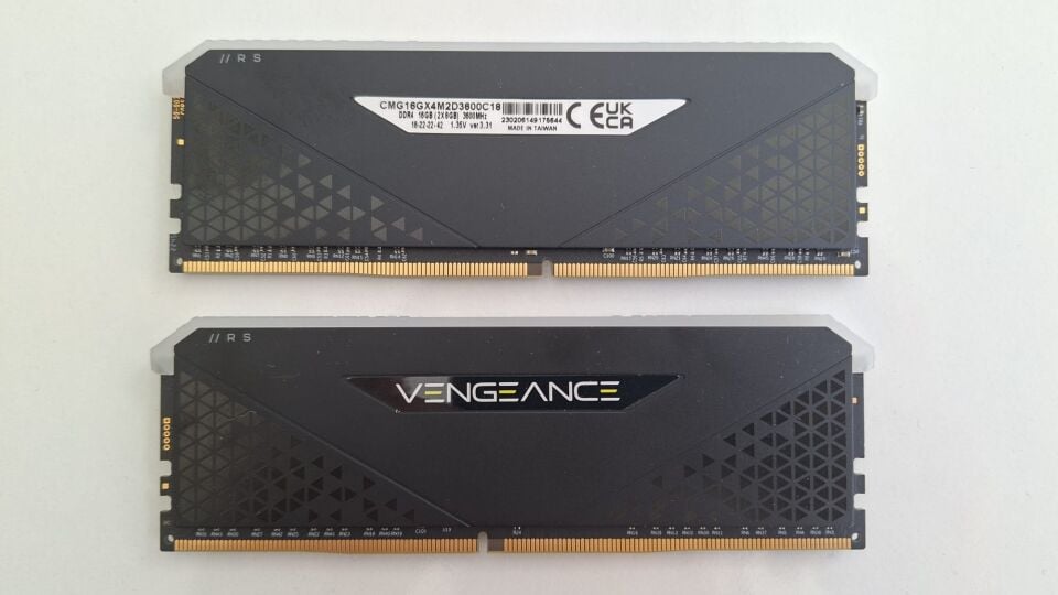 VENGEANCE RGB RS 16GB (2x8GB) DDR4 3600MT/s CL18 RAM