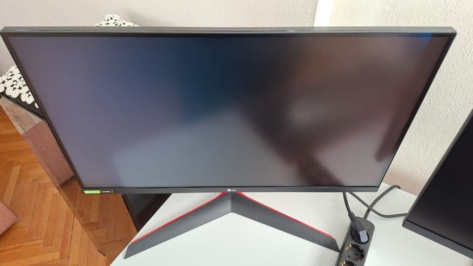 UltraGear 27GL83A-B 27'' 1ms(GTG) 144Hz QHD IPS Pivot Gaming Monitör