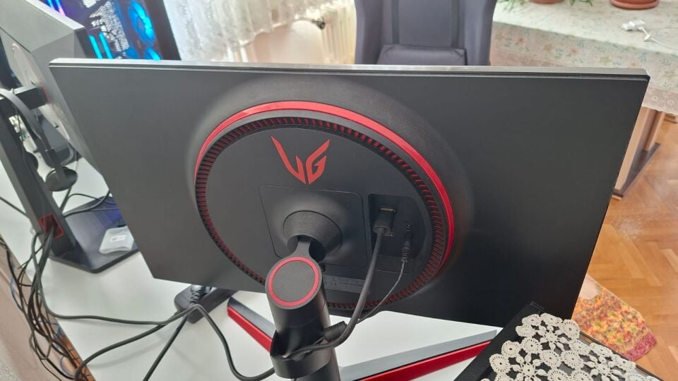 UltraGear 27GL83A-B 27'' 1ms(GTG) 144Hz QHD IPS Pivot Gaming Monitör