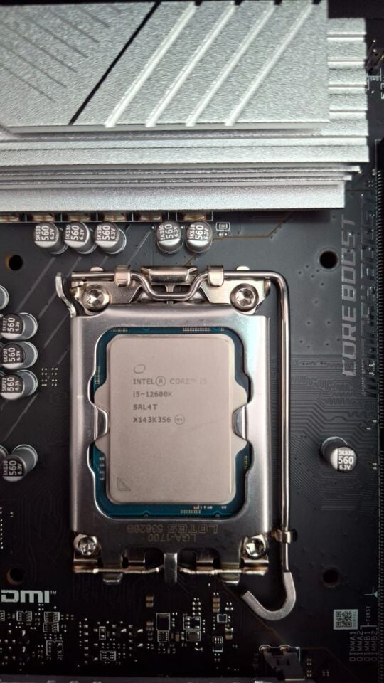 Core i5-12600K 3.7GHz (4.9GHz Turbo) 20MB Önbellek 10 Çekirdek LGA1700 İşlemci (Kutusuz)