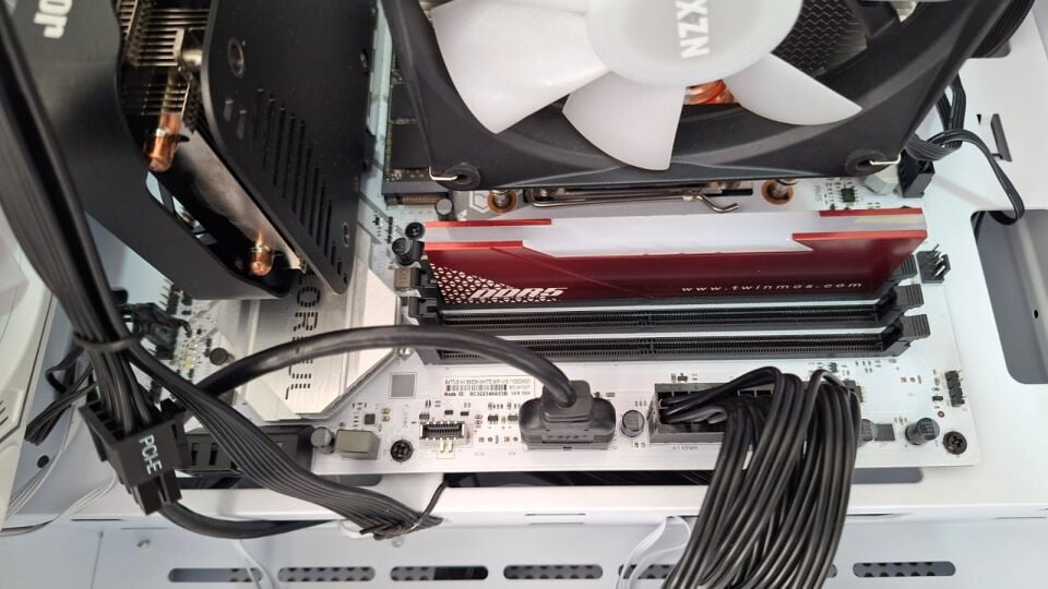 BATTLE-AX B650M-WHITE WIFI V15 DDR5-6800(OC) AM5 mATX Anakart
