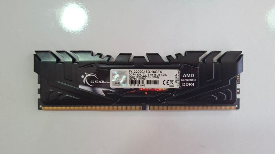 Flare X 8GB (1x8GB) DDR4 3200MT/s CL16 RAM