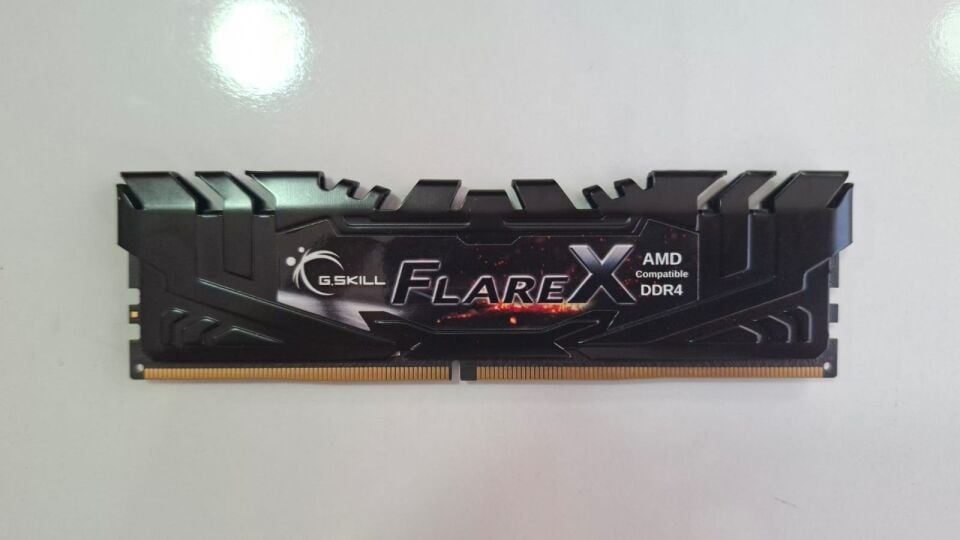 Flare X 8GB (1x8GB) DDR4 3200MT/s CL16 RAM