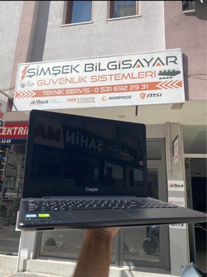 Nirvana C500 CN-V5K6100A i3-6100U 4GB-DDR3 256GB-SSD 940M-2G 15.6-HD Dizüstü PC