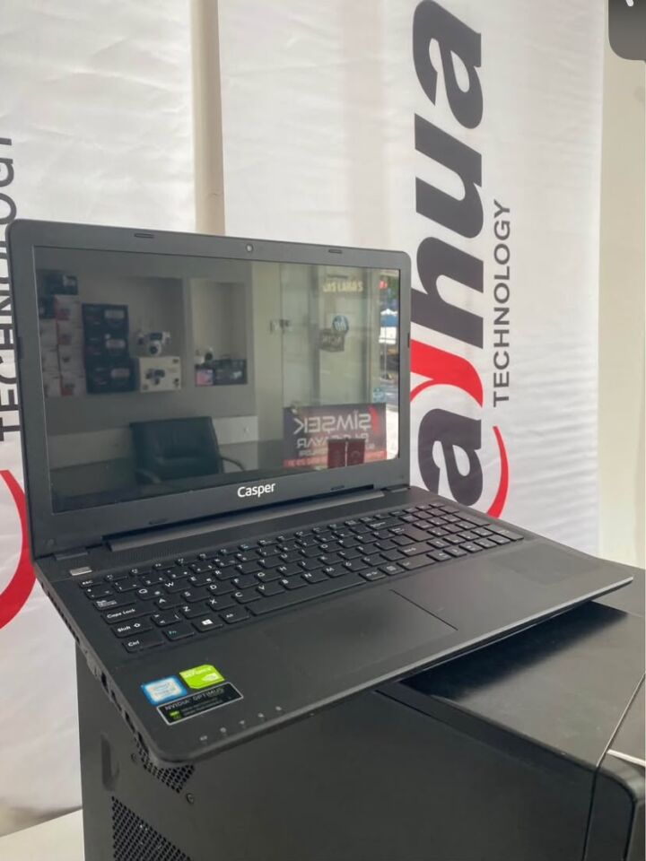 Nirvana C500 CN-V5K6100A i3-6100U 4GB-DDR3 256GB-SSD 940M-2G 15.6-HD Dizüstü PC